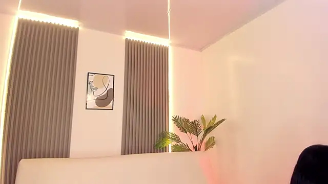 amaraa lewiis online show from October 2, 2025, 12:12 pm