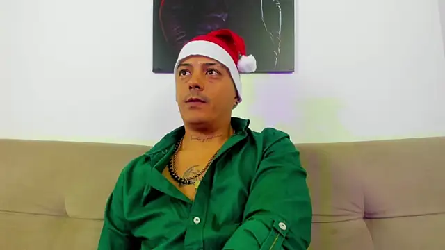 MaximoHall86 online show from December 3, 2025, 12:36 pm