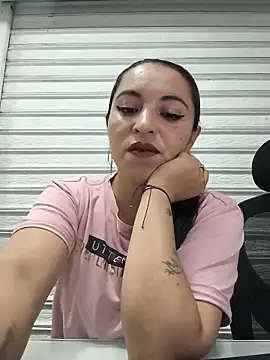 Snapshot of Alisson_Stonee chatting on June 17, 2026, 5:10 am Alisson Stonee online show from June 17, 2026, 5:10 am