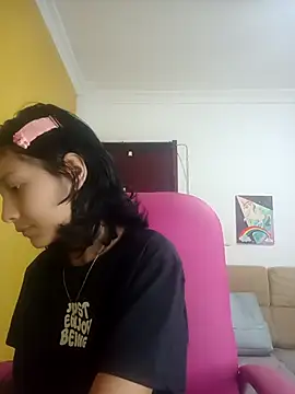 xoxo milk online show from October 10, 2025, 3:33 pm