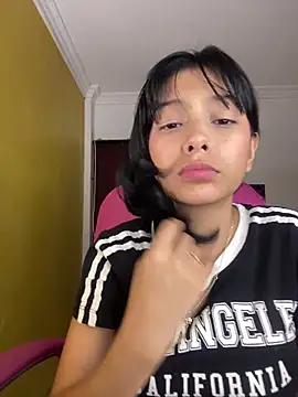 xoxo milk online show from December 15, 2025, 7:18 pm