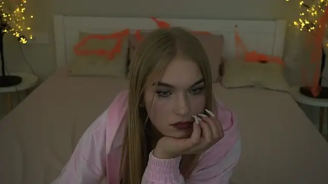 AlinaLiii online show from October 28, 2025, 7:16 pm