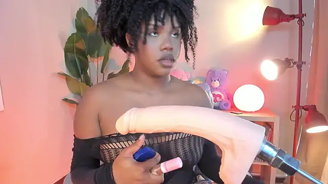 kehlannis  online show from February 3, 2026, 8:14 pm