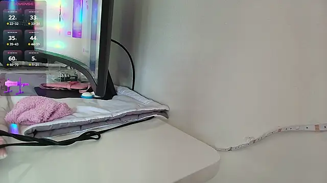 Julieta Rose19 online show from January 13, 2026, 9:53 pm