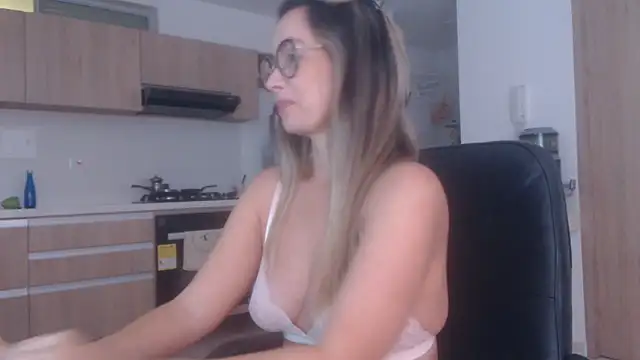 LovePaula online show from February 4, 2026, 11:05 am