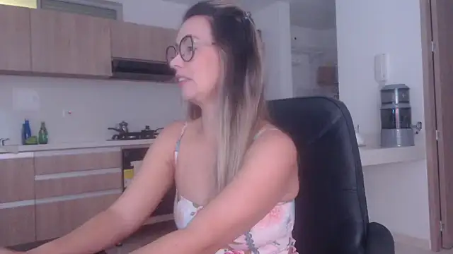 Snapshot of LovePaula chatting on March 29, 2026, 1:16 am LovePaula online show from March 29, 2026, 1:16 am