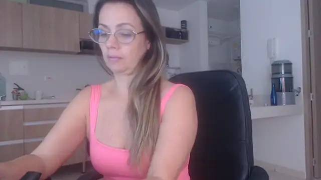 Snapshot of LovePaula chatting on June 22, 2026, 12:45 am LovePaula online show from June 22, 2026, 12:45 am