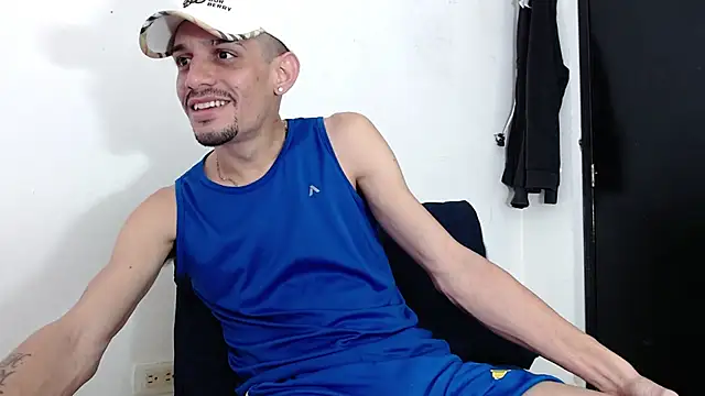 LATINO27CM online show from February 1, 2026, 12:31 am