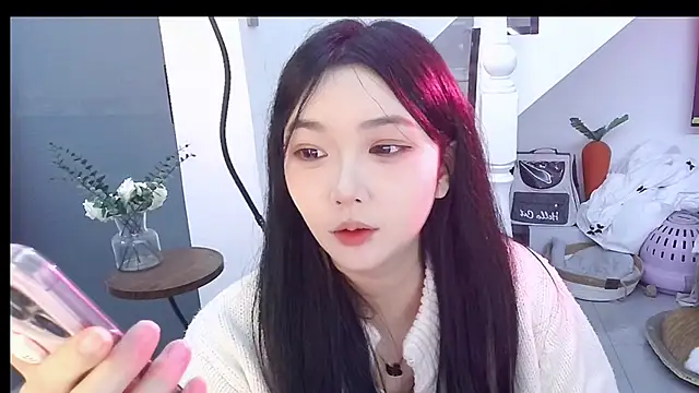 Miao-Maimiao online show from December 18, 2025, 12:55 pm