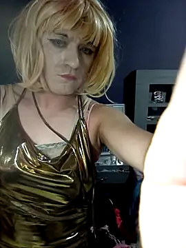 transreyna online show from February 27, 2025, 8:39 am