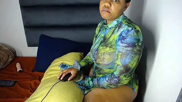 Juiceybileh online show from November 16, 2025, 12:27 am