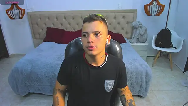 wildthor26 online show from February 7, 2026, 3:32 am