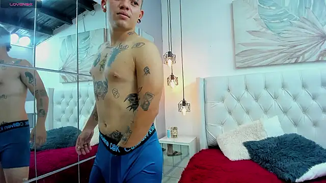 wildthor26 online show from February 19, 2026, 4:19 am