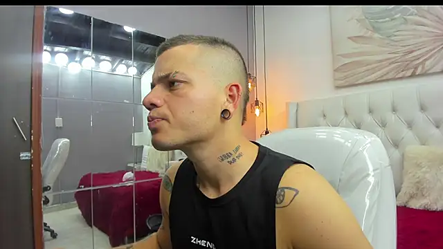 wildthor26 online show from February 25, 2026, 5:39 am