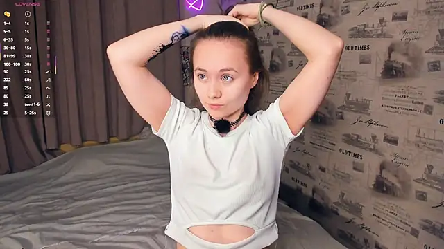 Snapshot of Crysta1Eva_ chatting on May 1, 2026, 9:41 pm Crysta1Eva online show from May 1, 2026, 9:41 pm