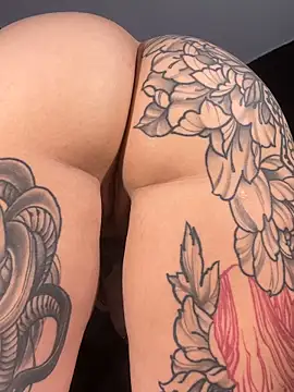 charlotteemerson123 online show from December 16, 2025, 5:51 pm