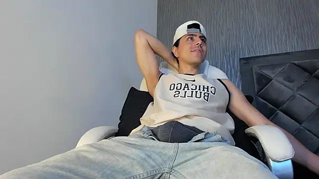 dylan cross  online show from October 3, 2025, 11:40 am