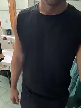 giovan2020 online show from November 3, 2025, 4:19 pm