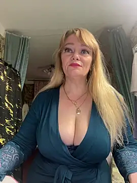 Snapshot of Sweet-blonde chatting on June 26, 2026, 10:25 pm Sweet-blonde online show from June 26, 2026, 10:25 pm
