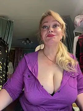 Snapshot of Sweet-blonde chatting on July 20, 2026, 10:12 pm Sweet-blonde online show from July 20, 2026, 10:12 pm
