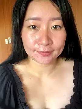 violet-00 online show from October 6, 2025, 5:05 am