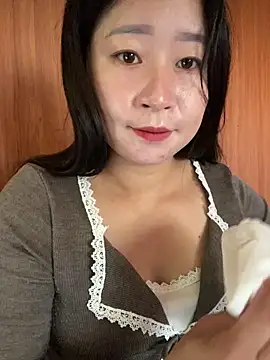 violet-00 online show from October 18, 2025, 1:30 am