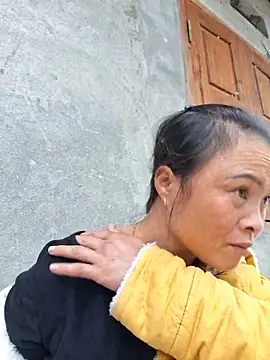 xuxulovezz online show from October 24, 2025, 6:54 am