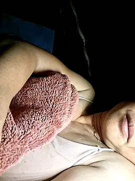 xuxulovezz online show from March 18, 2026, 1:58 pm