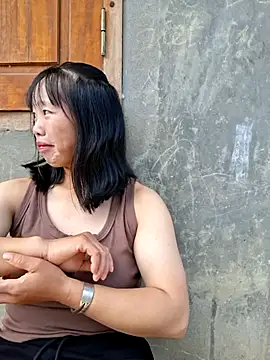 helenzz online show from September 24, 2025, 1:42 am