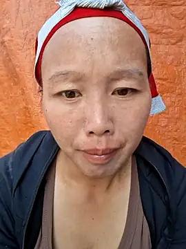 helenzz online show from October 12, 2025, 8:24 am