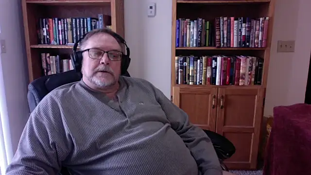 Vinyl22xh online show from March 2, 2026, 7:32 pm