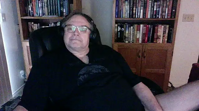 Vinyl22xh online show from May 8, 2026, 6:02 pm