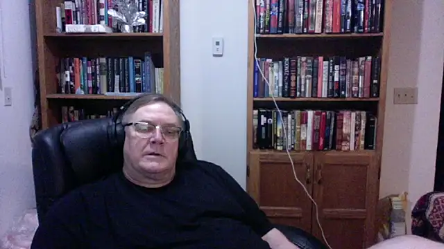 Vinyl22xh online show from June 19, 2026, 3:55 am