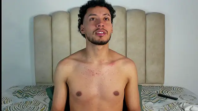 aroncooper1 online show from October 17, 2025, 6:16 am