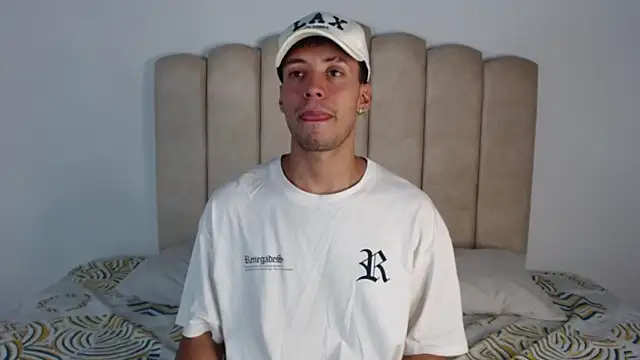 aroncooper1 online show from November 1, 2025, 11:07 pm