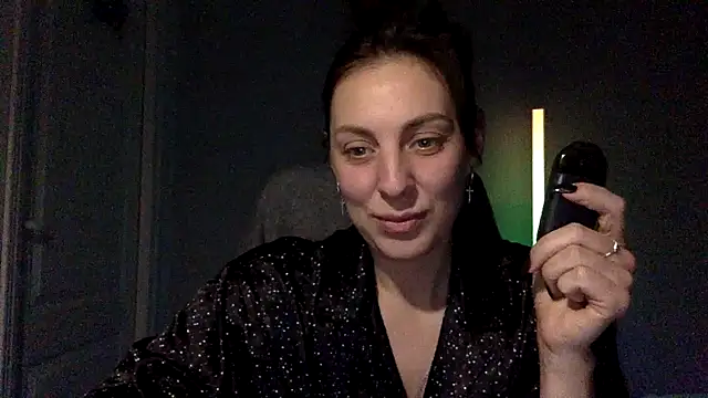 Myronell online show from November 18, 2025, 4:55 pm