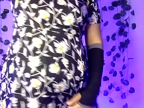 Snapshot of Aaliya02 chatting on December 16, 2025, 8:52 am Aaliya02 online show from December 16, 2025, 8:52 am