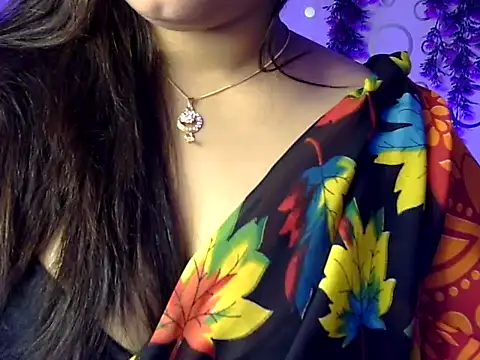 Aaliya02 online show from April 10, 2026, 11:48 am