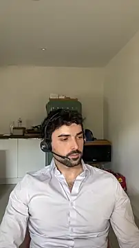 Snapshot of eauminerale chatting on April 30, 2026, 11:38 am eauminerale online show from April 30, 2026, 11:38 am