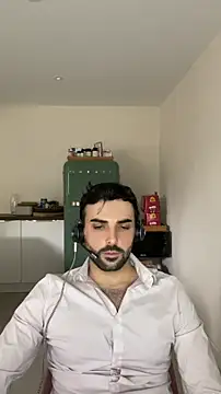 Snapshot of eauminerale chatting on June 8, 2026, 12:16 pm eauminerale online show from June 8, 2026, 12:16 pm