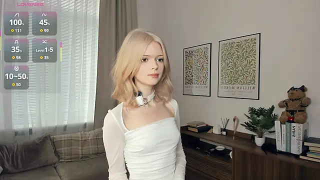 LaureMestler online show from November 20, 2025, 7:41 am