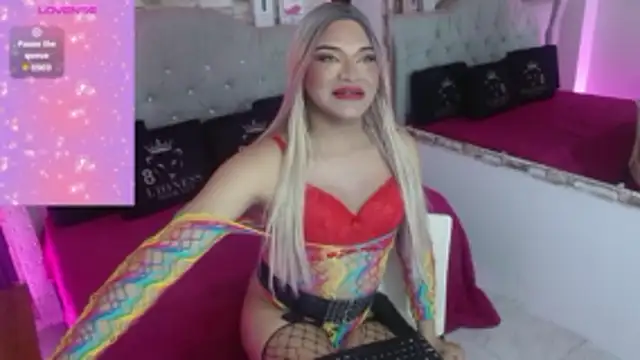 Sophia hott01 online show from December 22, 2025, 12:46 pm