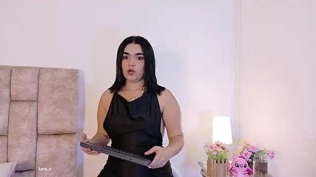 LunaOcampo  online show from November 28, 2025, 7:27 pm