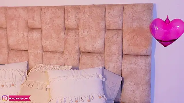 LunaOcampo  online show from January 8, 2026, 9:06 pm