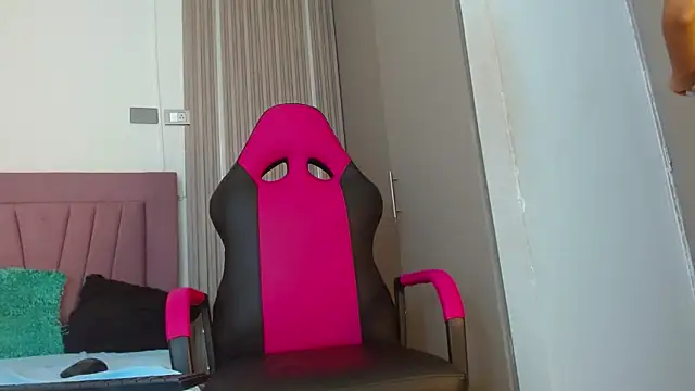 meli peach1 online show from October 21, 2025, 7:25 pm