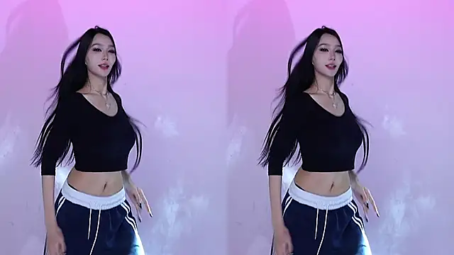 CM---001 online show from October 19, 2025, 3:23 pm