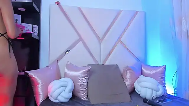 Jade Thonson1 online show from December 19, 2025, 8:05 pm