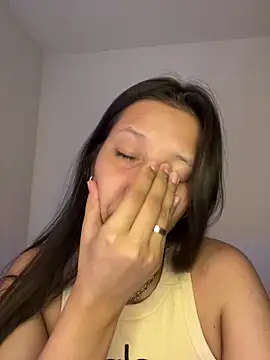 IsabellaJoness  online show from December 17, 2025, 8:04 pm