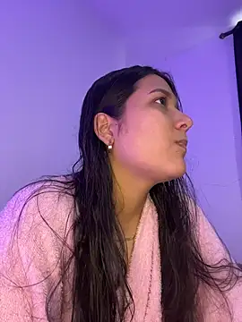 IsabellaJoness  online show from February 18, 2026, 8:05 pm