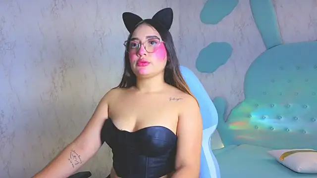 Mia Cuttee online show from November 22, 2025, 3:49 am